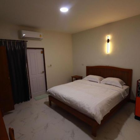 Bk Hotel Mae Sariang Extérieur photo