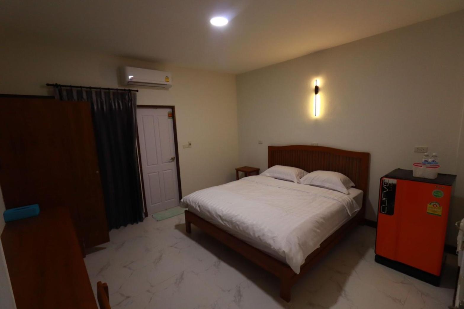 Bk Hotel Mae Sariang Extérieur photo